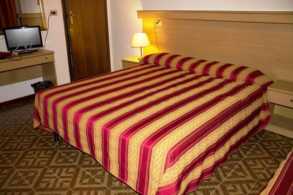 Hotel Tito メストレ エクステリア 写真
